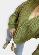 Load image into Gallery viewer, SYRMA Cardigan Vert pistache
