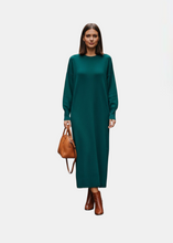Load image into Gallery viewer, Robe extra longue en maille Vert émeraude
