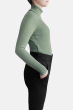 Load image into Gallery viewer, RAX Col roulé en maille Amande verte
