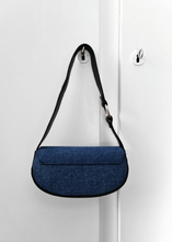 Load image into Gallery viewer, Sac baguette Bleu jeans &amp; noir
