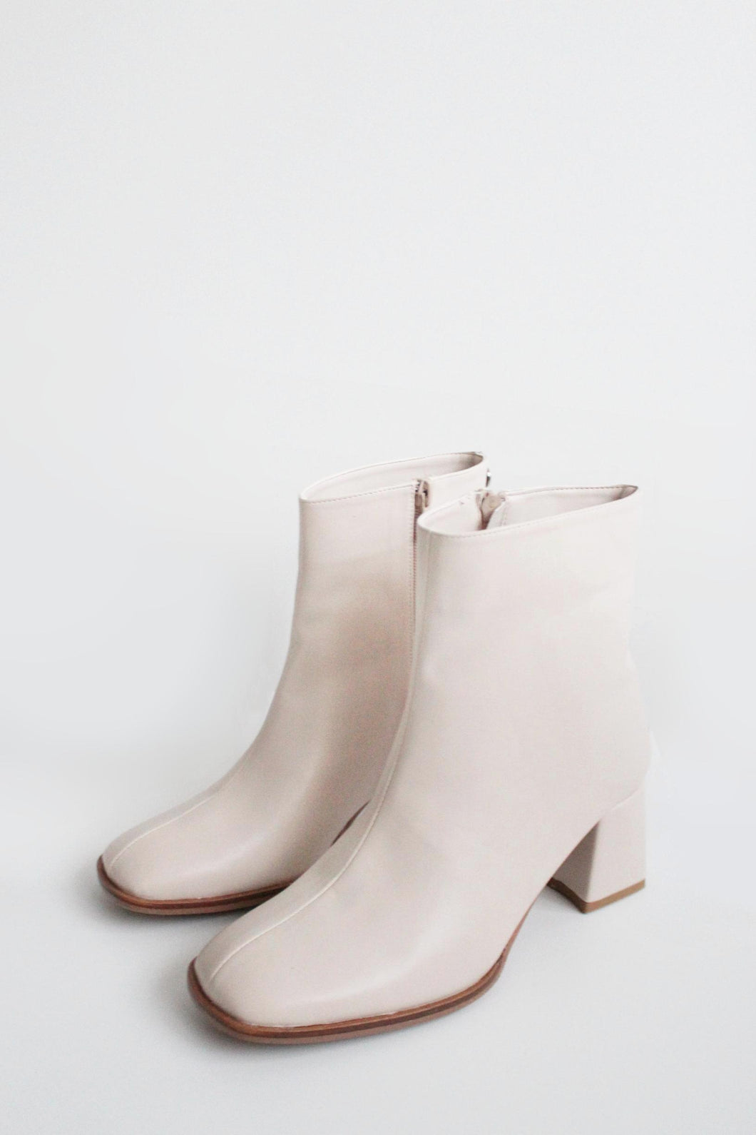 IDA Nude ankle boots