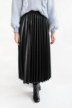 Load image into Gallery viewer, THERA Pleated skirt Black
