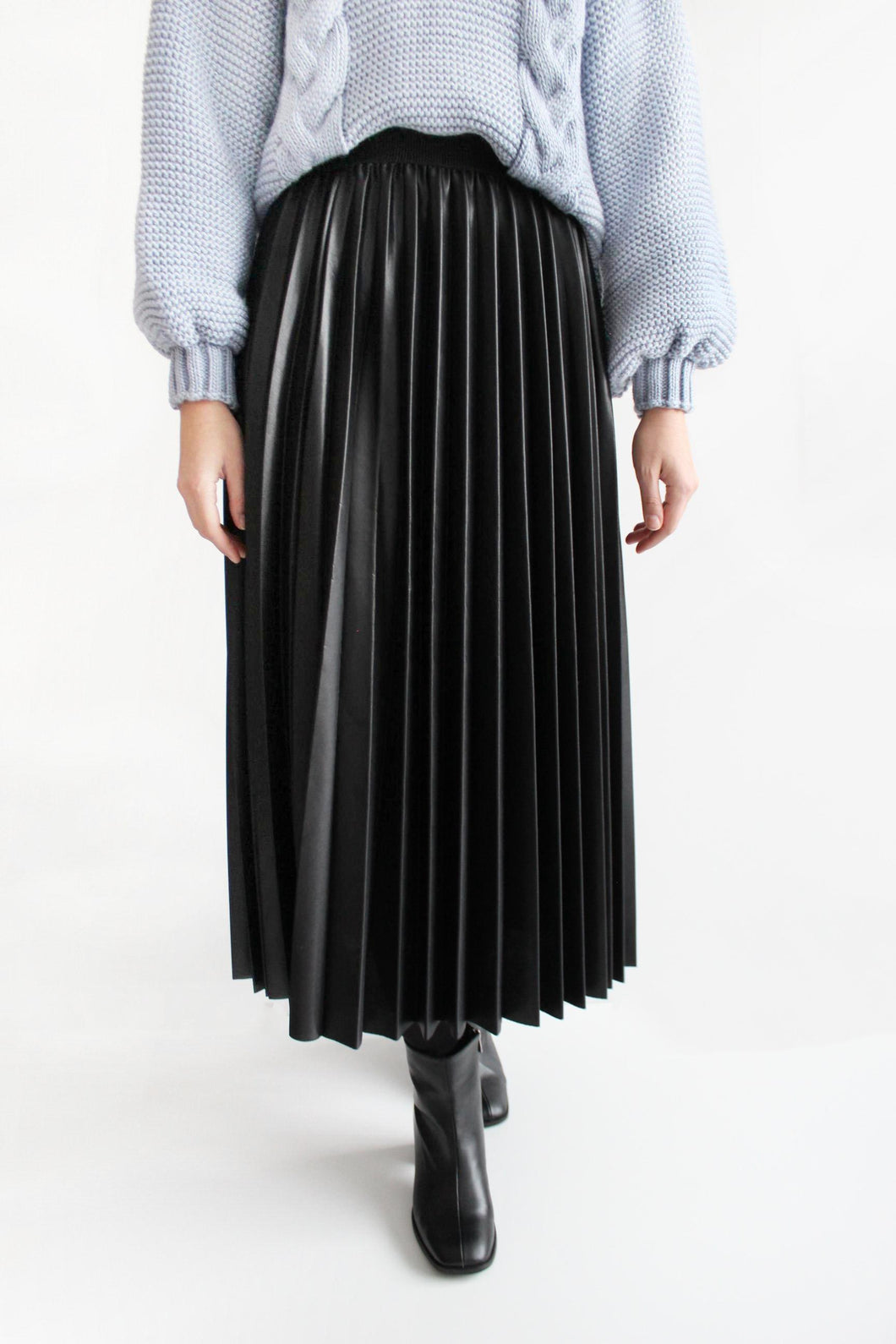 THERA Pleated skirt Black