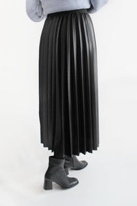 THERA Pleated skirt Black