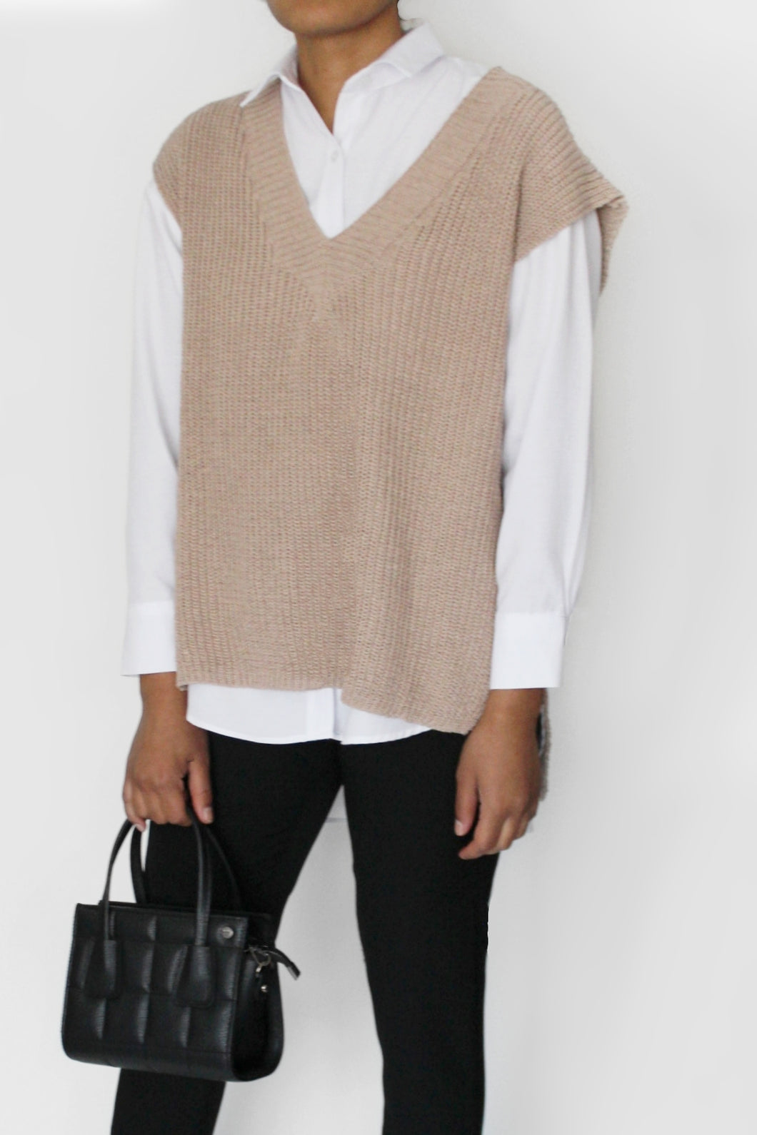 IRWIN Sleeveless sweater Beige